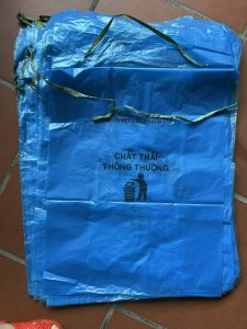 Túi đựng rác thải y tế có dây rút thuận tiện khi sử dụng